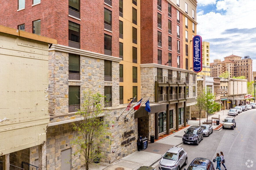 More Photos Of 118 Soledad St, San Antonio Hotel For Lease