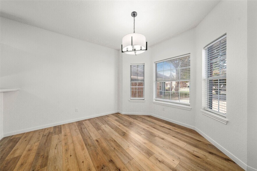 More Photos Of 1911 S 11th St, Waco Apartments For Sale