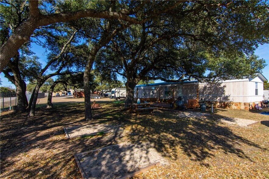 More Photos Of 500 Southland Dr, Burnet Flex For Lease