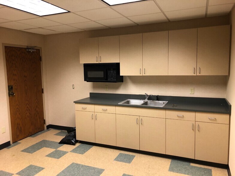 More Photos Of 4205 Lancaster Ln N, Plymouth Office For Lease