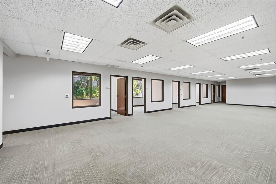 More Photos Of 601-611 N Barker Rd, Brookfield Office For Lease