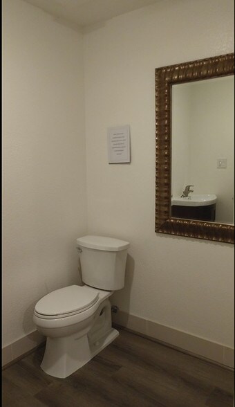 More Photos Of 703 S 10th St, Las Vegas Medical For Sale