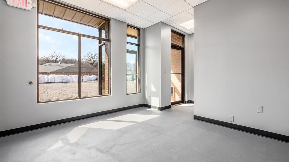 More Photos Of 1101 Woodlawn Ave, Cambridge Warehouse For Sale