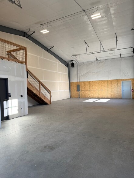 More Photos Of 501 SW Veterans Way, Redmond Industrial For Lease