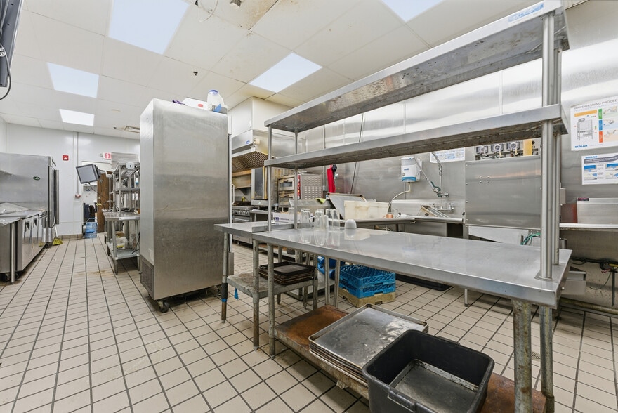 More Photos Of 827 Williams St, Longmeadow Restaurant For Lease