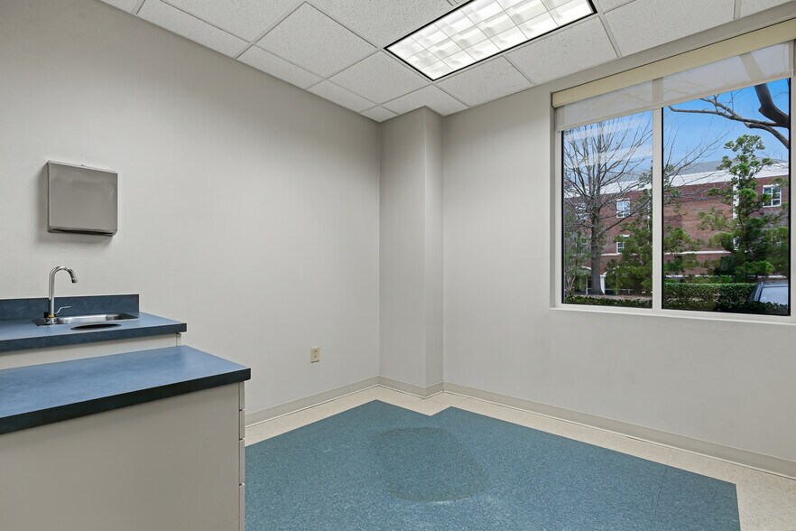 More Photos Of 3731 NW Cary Pky, Cary Medical For Sale