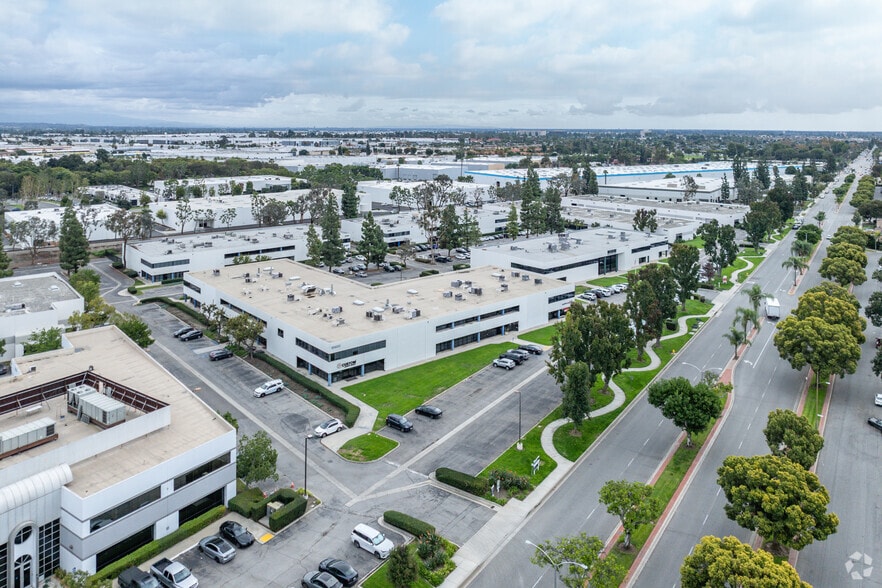 More Photos Of 10400 Pioneer Blvd, Santa Fe Springs Light Manufacturing For Lease