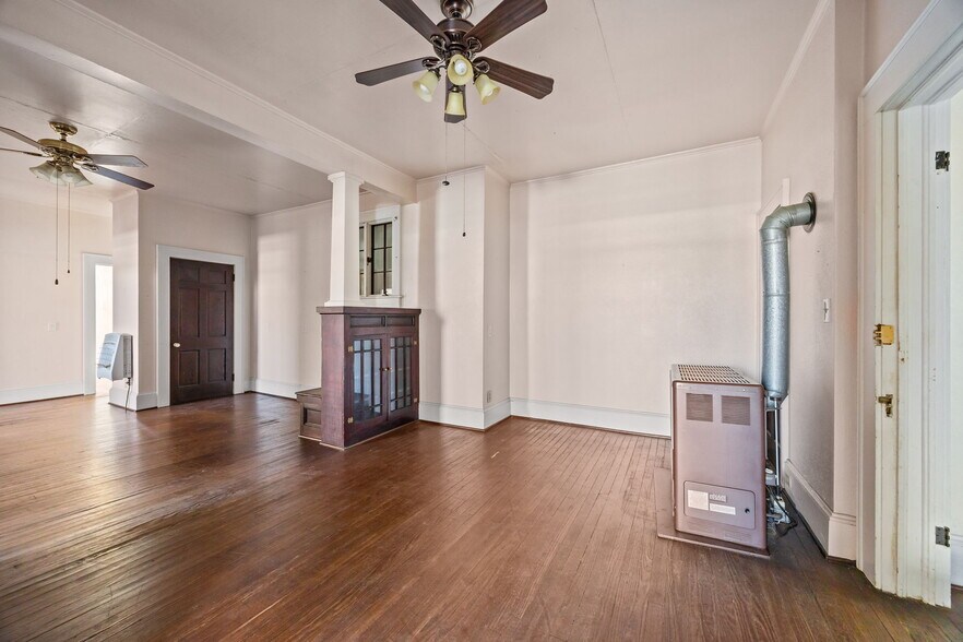 More Photos Of 101 Broad St, Columbia Flex For Sale