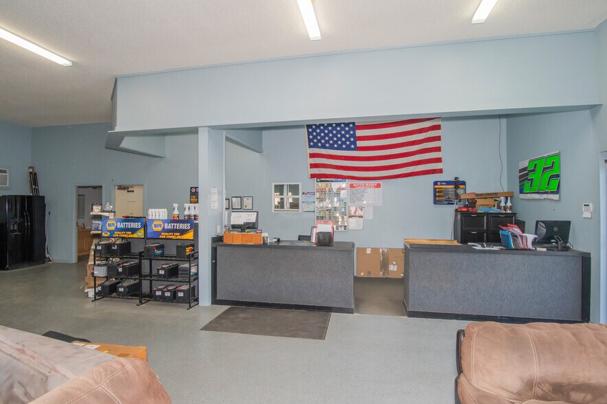 More Photos Of 982 E Hartshorn Ln, Holder Auto Repair For Sale