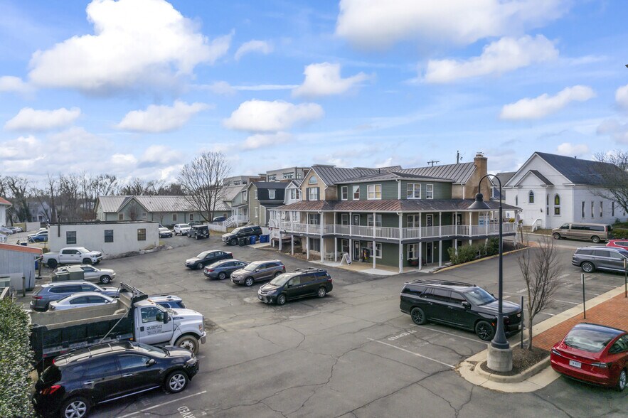 More Photos Of 208-210 Church SE st, Leesburg General Retail For Sale