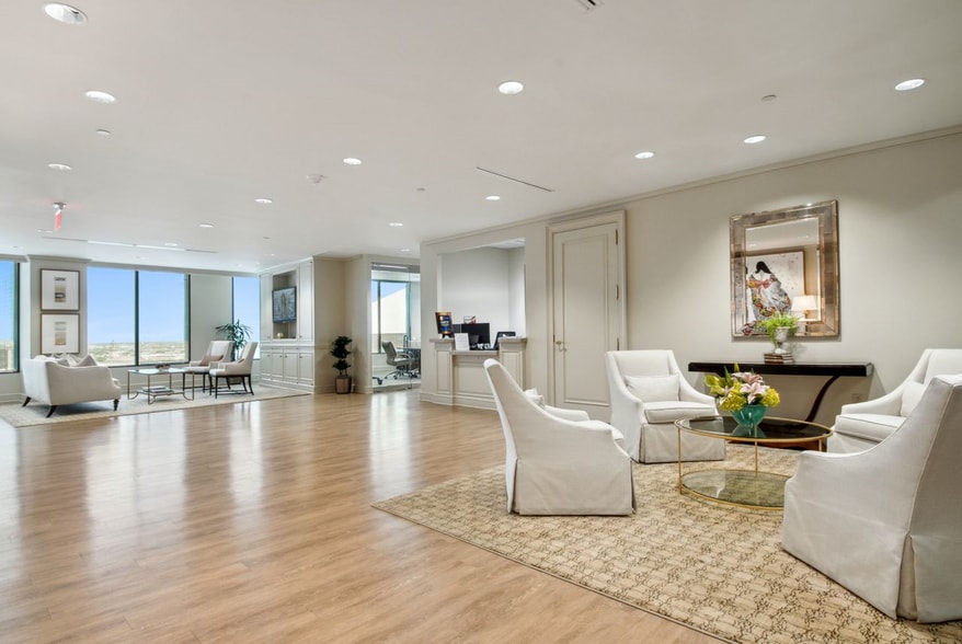 More Photos Of 1615 Poydras St, New Orleans Office For Lease