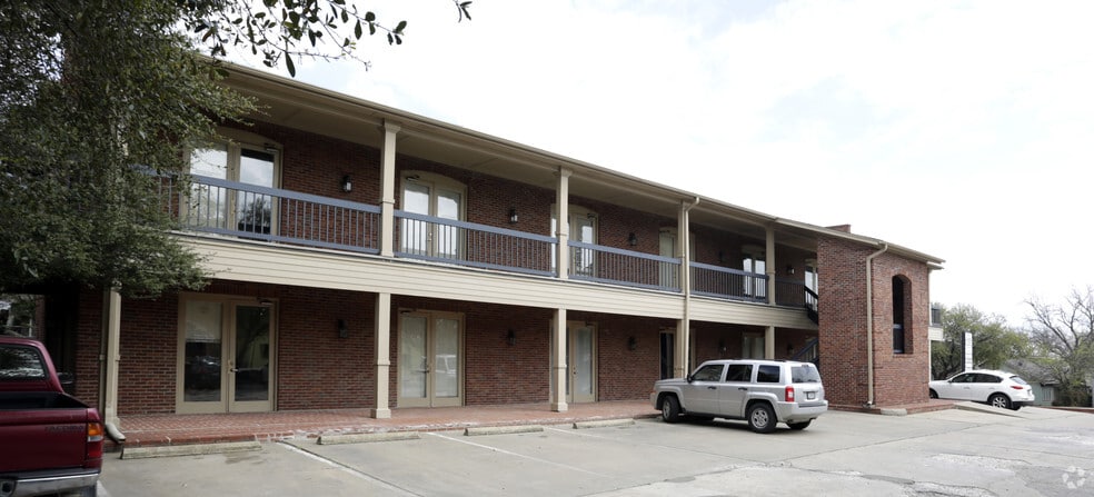 More Photos Of 303 N Carroll Blvd, Denton Office For Lease