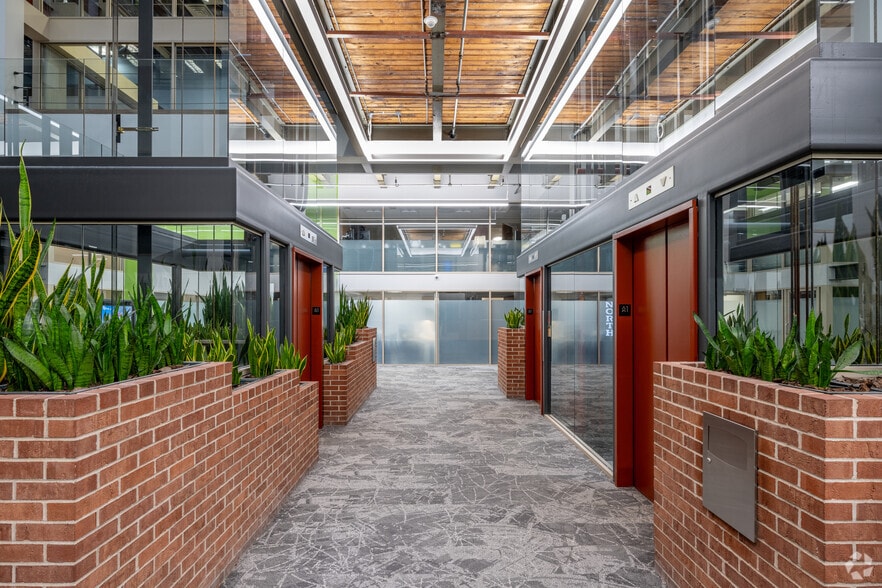 More Photos Of 2550 University Ave W, Saint Paul Unknown For Lease