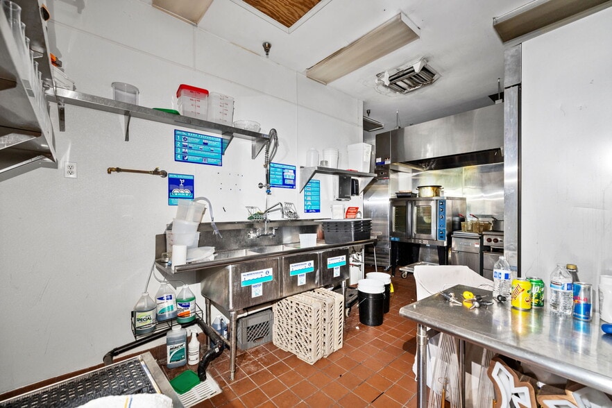 More Photos Of 1000 J St, Sacramento Storefront For Lease