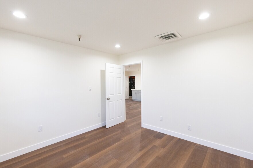 More Photos Of 7200-7240 Adams St & Texaco Ave, Paramount Warehouse For Sale