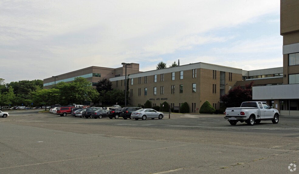 More Photos Of 3 Woodland Rd, Stoneham Medical For Sale