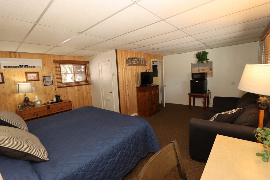 More Photos Of 410 Fremont St, Tombstone Hotel For Sale
