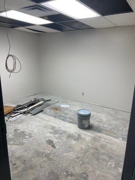More Photos Of 4099 Spring st, Pinson Showroom For Sale