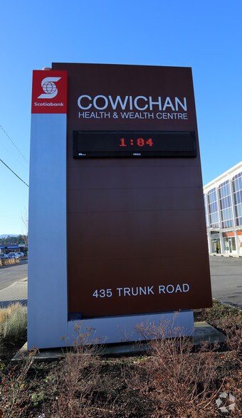 More Photos Of 435 Trunk Rd, Duncan Medical For Lease