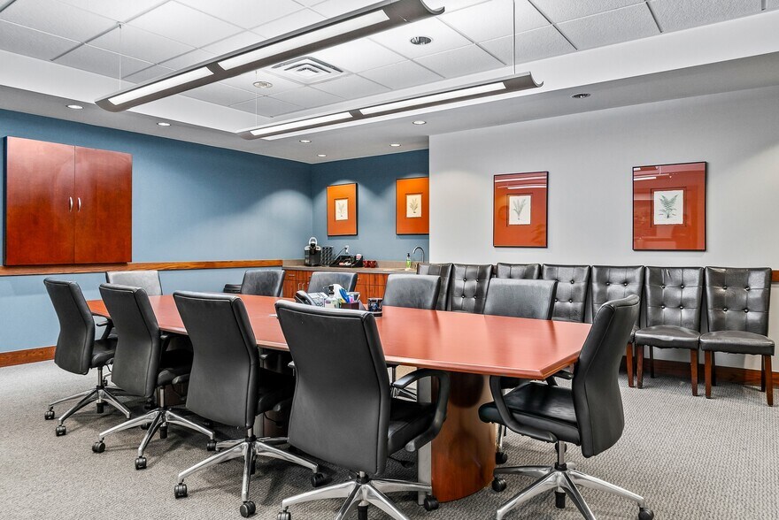 More Photos Of 805 Oakwood Dr, Rochester Office For Lease