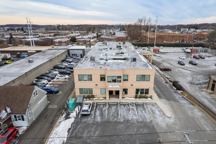 More Photos Of 2000 Grant Ave, Philadelphia Medical For Sale