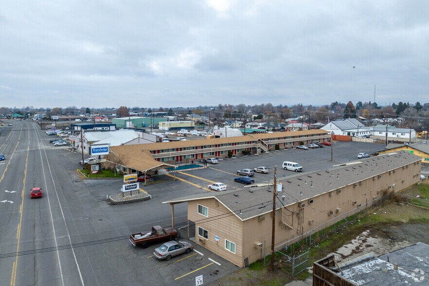 More Photos Of 408 Yakima Valley Hwy, Sunnyside Hotel For Sale
