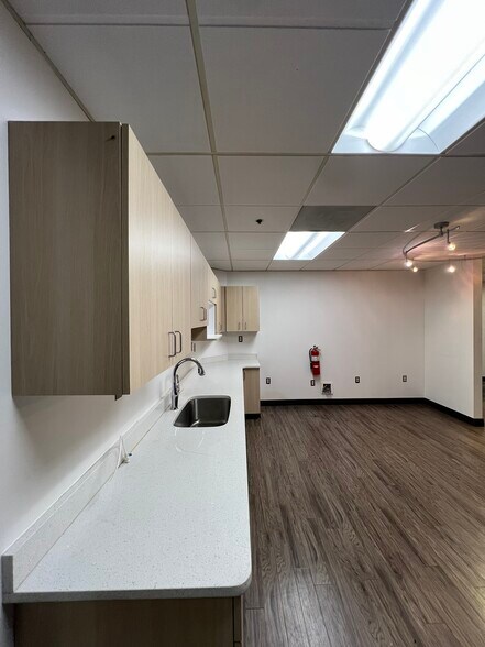 More Photos Of 28400 Northwestern Hwy, Southfield Office For Lease