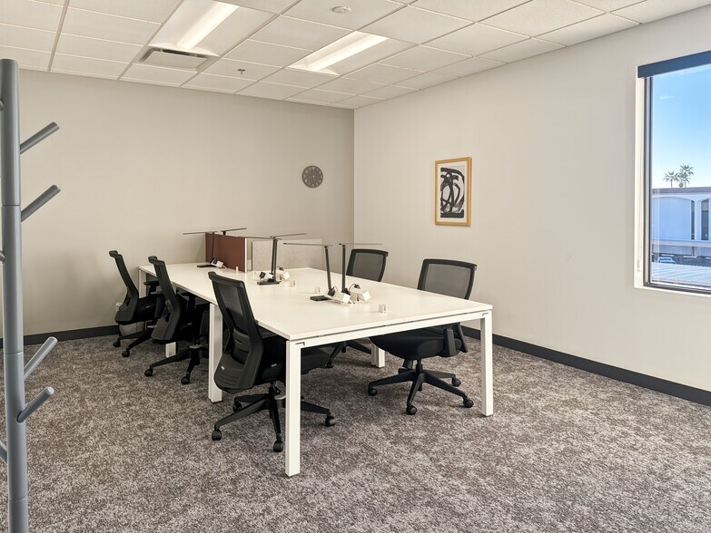 More Photos Of 10451 W Palmeras Dr, Sun City Coworking Space
