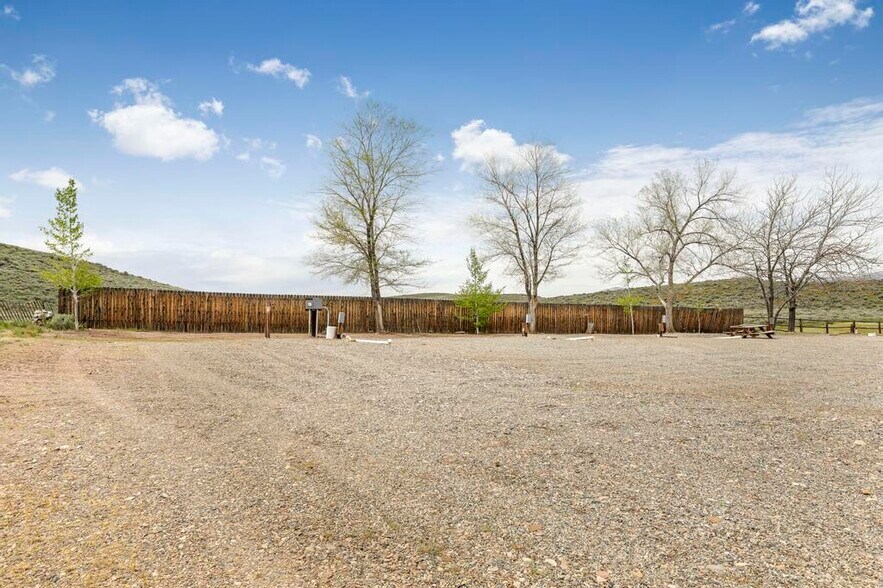 More Photos Of 319 W Magic Rd, West Magic Hospitality For Sale