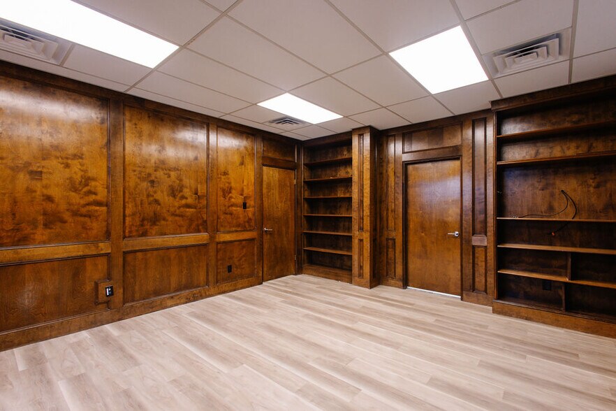 More Photos Of 8225 Westglen Dr, Houston Office For Sale