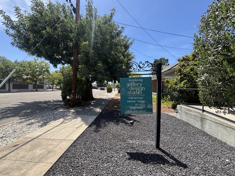 More Photos Of 2052 4th St, Livermore Freestanding For Lease