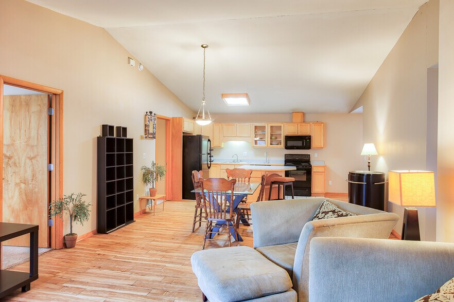 More Photos Of 1533 Arbors Ln, Bloomington Apartments For Sale