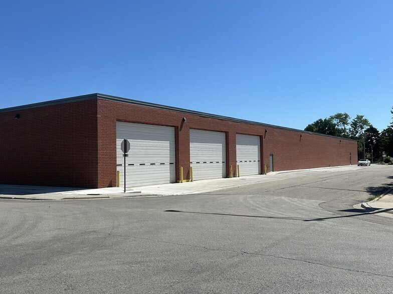 More Photos Of 4202 W 45th St, Chicago Warehouse For Lease