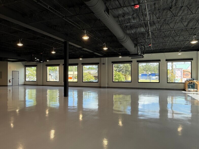 More Photos Of 2233 3rd Ave S, Saint Petersburg Flex For Lease