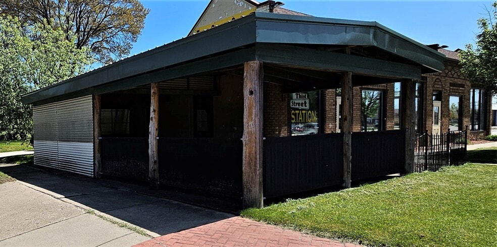 More Photos Of 305 S Mable St, Pinconning Restaurant For Sale