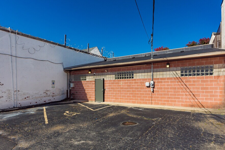 More Photos Of 1251 W Broad St, Columbus Storefront Retail Office For Sale