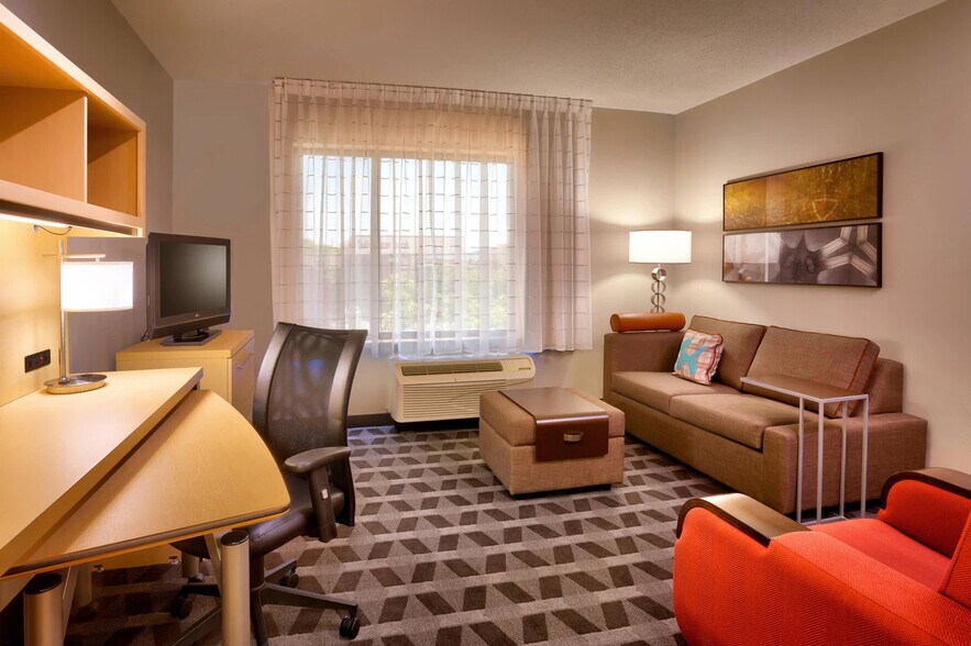 More Photos Of 10865 W Dodge Rd, Omaha Hotel For Sale