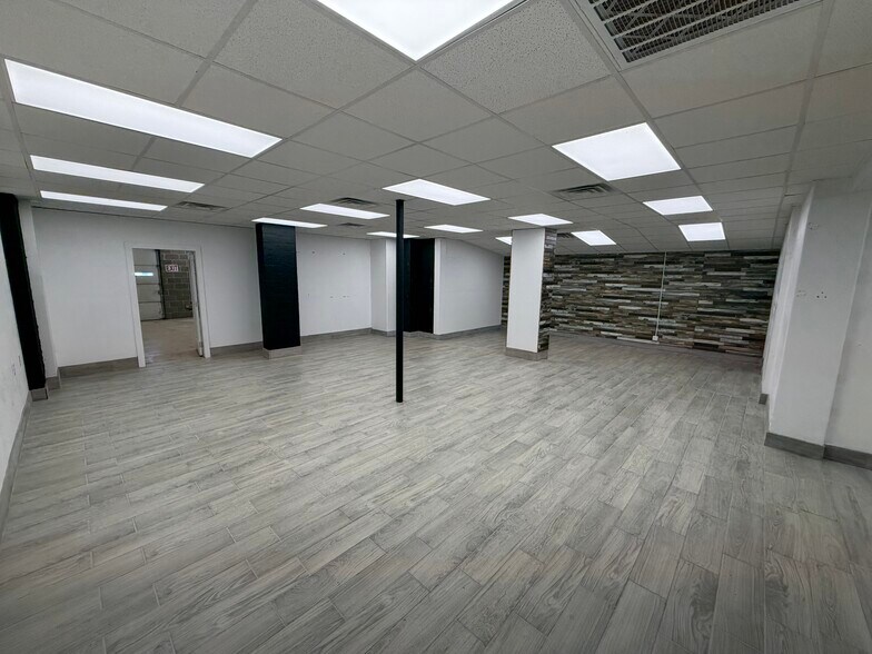 More Photos Of 505 W Hwy 90, Castroville Service Station For Lease