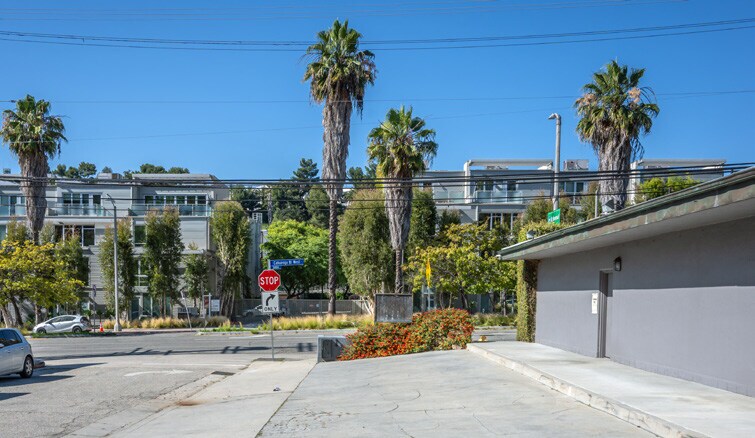 Primary Photo Of 3449–3453 Cahuenga Blvd W, Los Angeles Movie Radio TVStudio For Sale