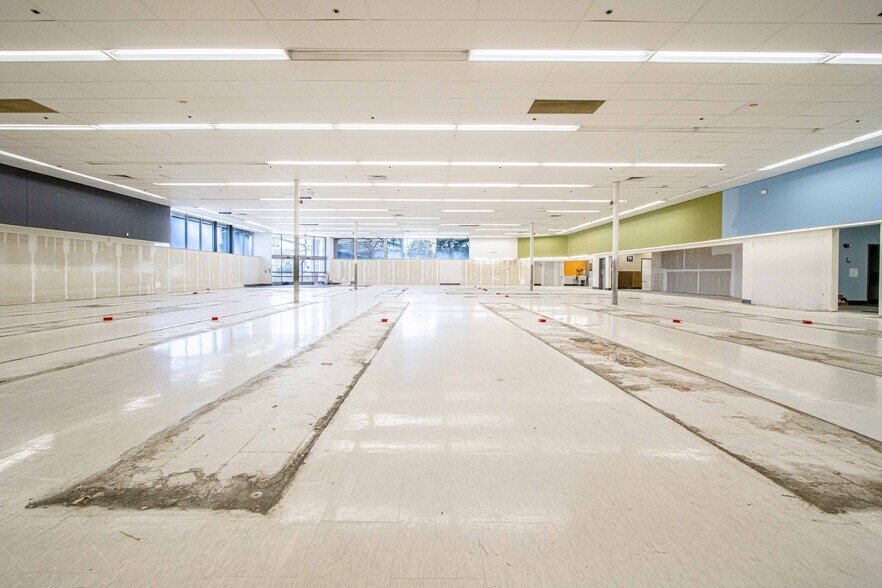 More Photos Of 5300 3rd St, San Francisco Drugstore For Lease