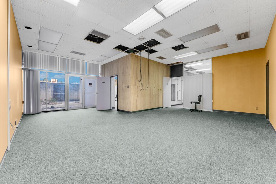 More Photos Of 214 Merchant St, Fairmont Bank For Sale