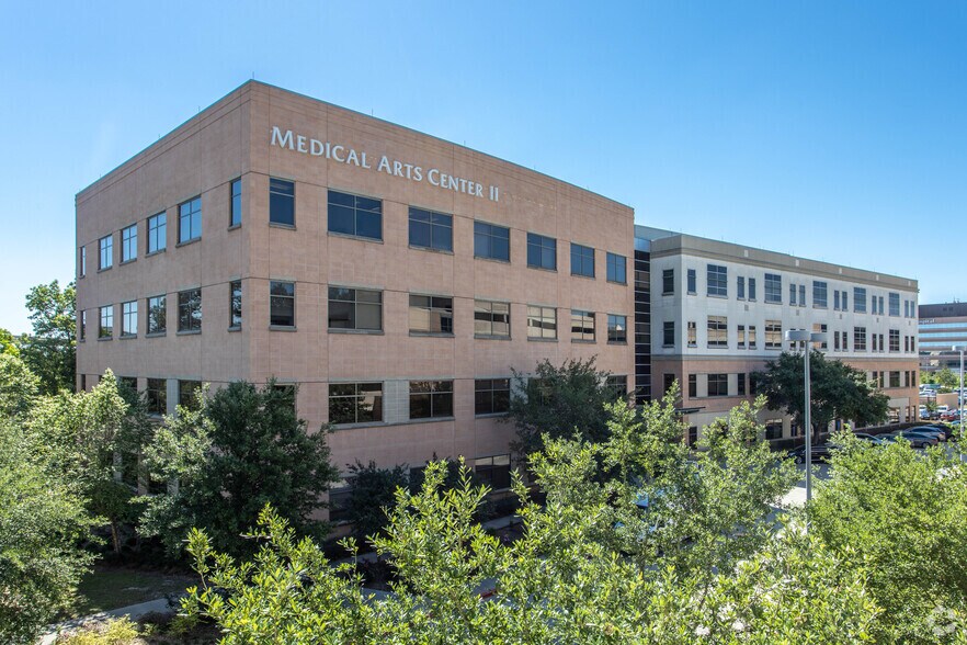 More Photos Of 17350 St. Lukes Way, The Woodlands Medical For Lease