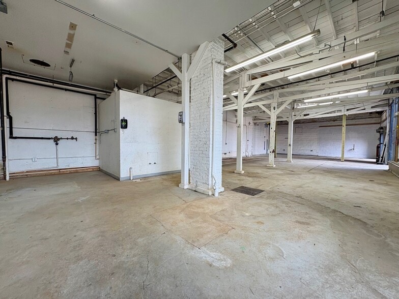 More Photos Of 255-257 Short Coxe Ave, Asheville Storefront Retail Office For Lease