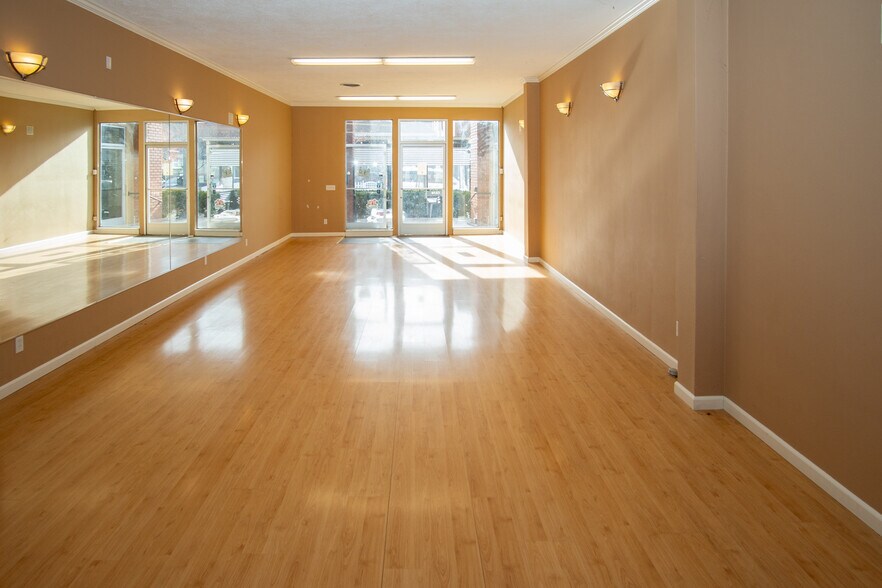 More Photos Of 100 F St, San Rafael Storefront Retail Office For Sale