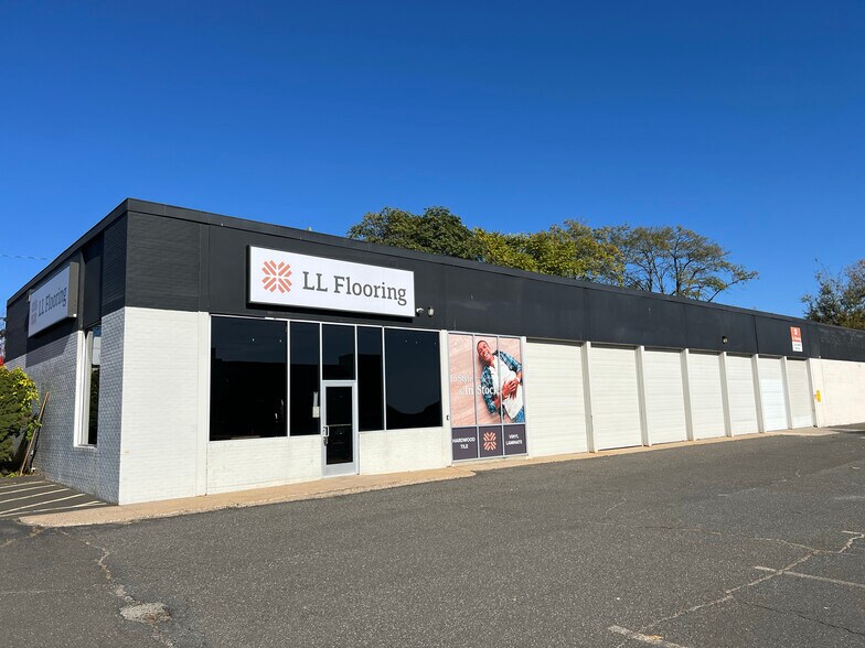 Primary Photo Of 1012 Wolcott St, Waterbury General Retail For Sale