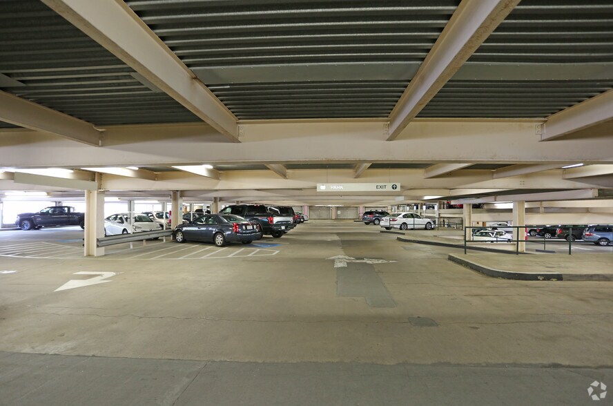 More Photos Of 1 W Fourth St, Winston-Salem Office For Lease