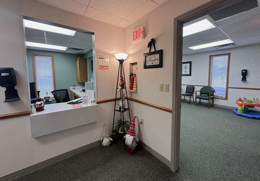 More Photos Of 220 SW 5th St, Woodhull Medical For Sale