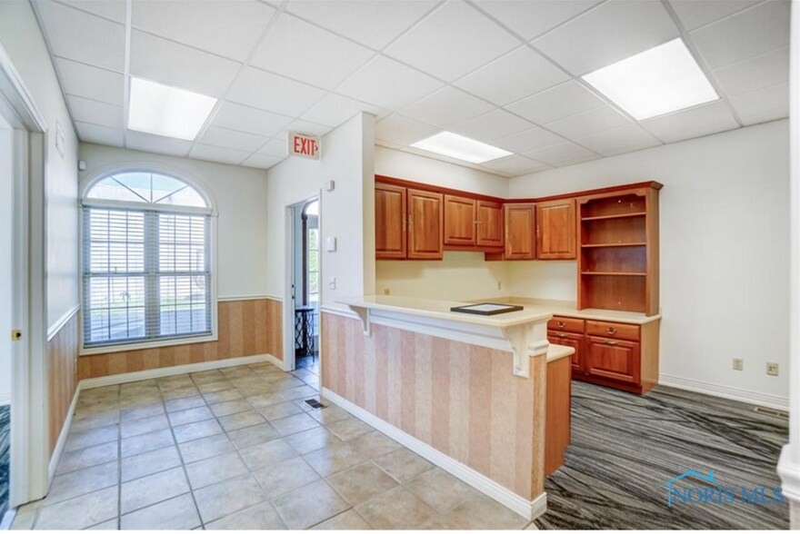More Photos Of 2135 Tiffin Ave, Findlay Office For Sale