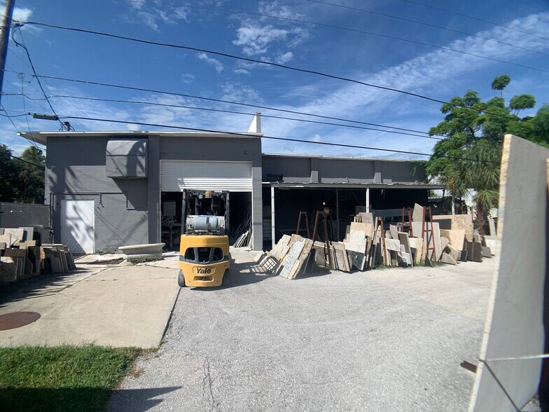 More Photos Of 3199 22nd Ave N, Saint Petersburg Showroom For Lease