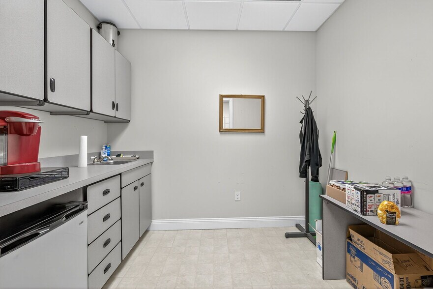More Photos Of 160 Westmount Dr, Farmington Office For Sale